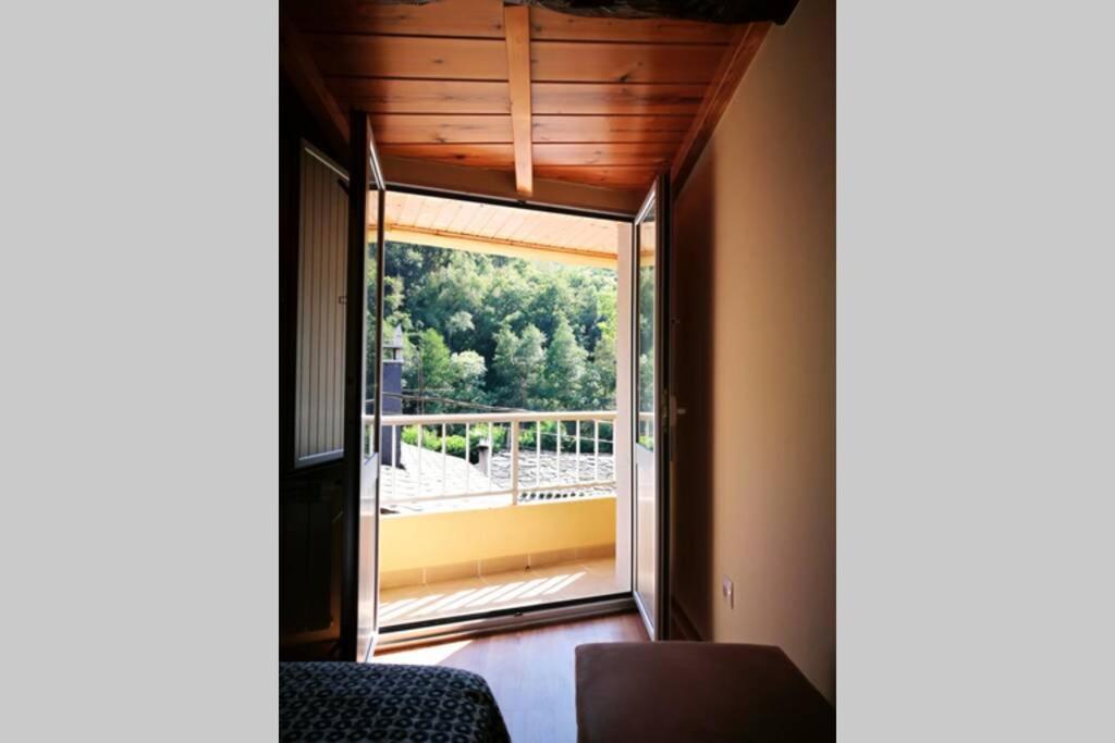 Apartamento Con Vistas Al Rio A Solaina Samos Luaran gambar