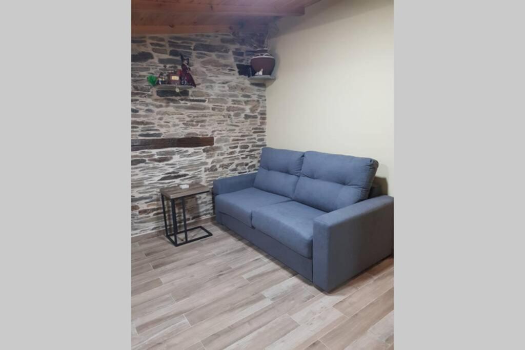 Apartamento Con Vistas Al Rio A Solaina Samos Luaran gambar